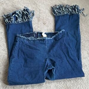ADORABLE RETRO BACK ZIP JEANS WITH FRAYED BOTTOMS